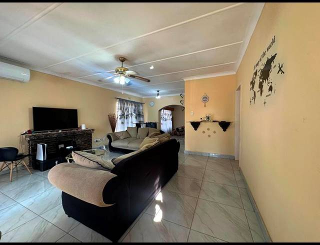 3 BEDROOM HOUSE FOR SALE IN PRIMROSE EAST